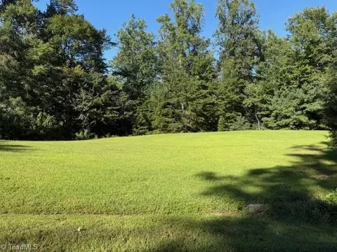 52 Chestnut Mountain Farms Pkwy, Mcgrady, NC 28649