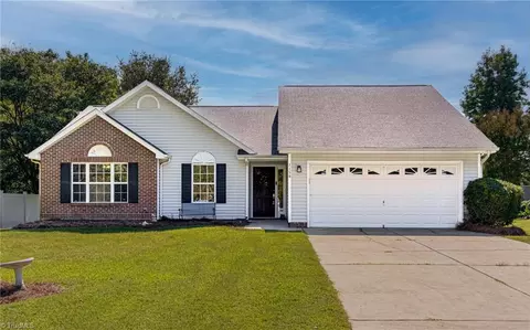 1150 Somerset Crossing Ln, Kernersville, NC 27284