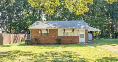 2519 Ponderosa Dr, Greensboro, NC 27406