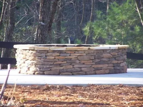 124 Fox Squirrel Cir, Mcgrady, NC 28649 photo 6
