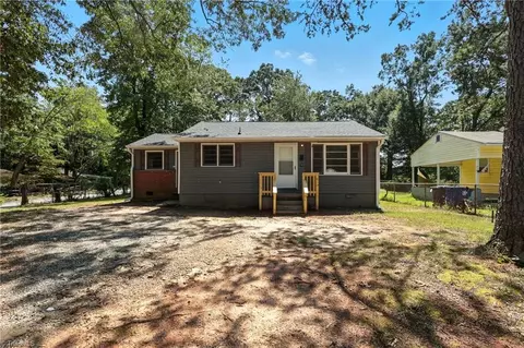 1424 Belleauwood St, Winston Salem, NC 27107