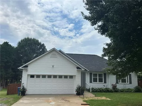 186 Crestview Dr, Mocksville, NC 27028
