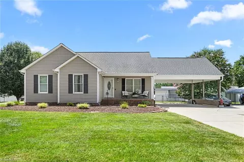 704 Rolling Rd, Haw River, NC 27258