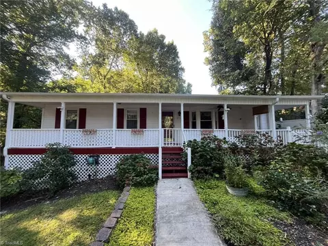 2003 Shelley Dr, Greensboro, NC 27406