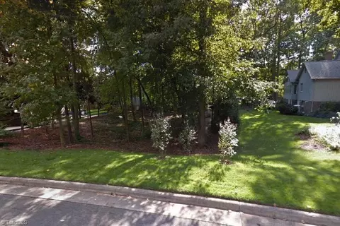 1211 Foxfire Dr, Greensboro, NC 27410