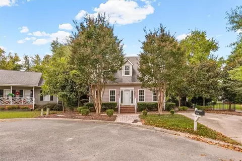3714 Cranbrook Pt, High Point, NC 27265 photo 2