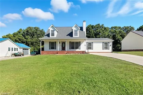 186 Rebecca Dr, Thomasville, NC 27360