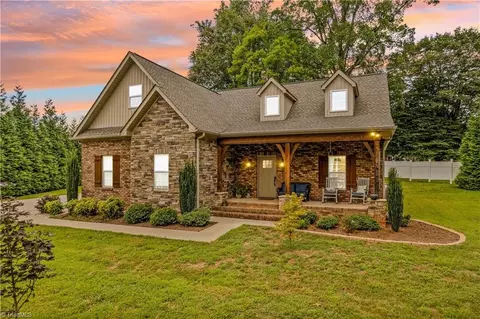 178 Nellwood Ct, Mocksville, NC 27028