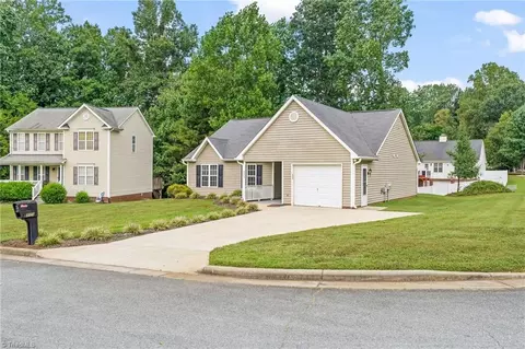 3775 Wavebrook Ct, Winston Salem, NC 27105