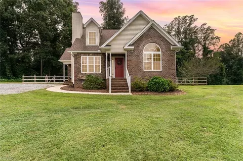 505 Dogwood Acres Ln, Madison, NC 27025