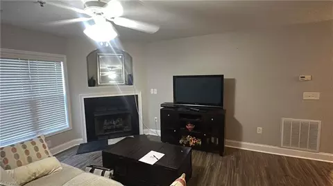 4742 Tatton Park Cir #2A, Winston Salem, NC 27103