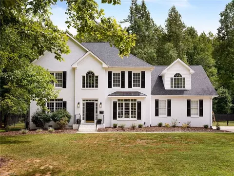 704 Oakland Hills Ct, High Point, NC 27265
