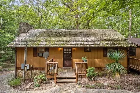 2077 Farlow Lake Ct, Asheboro, NC 27205