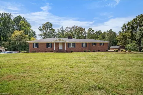 111 Ryan St, Lexington, NC 27295