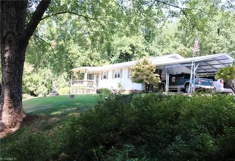 731 Indian Grove Church Rd, Mount Airy, NC 27030