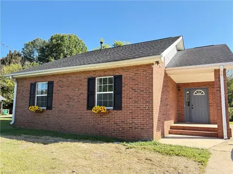 2202 Green Dr, High Point, NC 27260 photo 6
