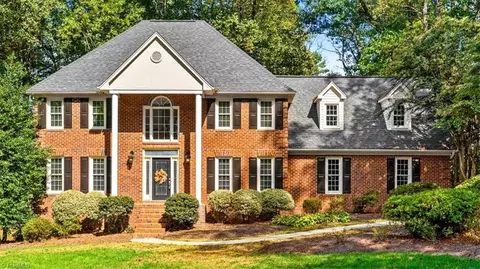 4507 Oakmoor Dr, Greensboro, NC 27406