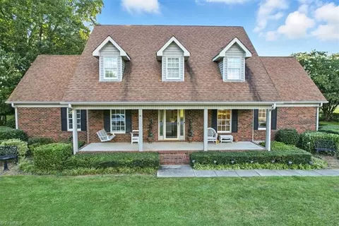 3813 Oak Forest Dr, High Point, NC 27265