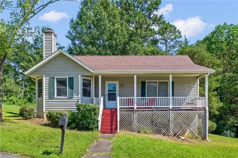 6001 Southcrest Dr, Clemmons, NC 27012