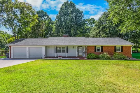 131 Luzelle Dr, Winston Salem, NC 27103