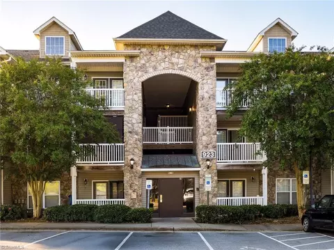 923 Windcastle Ln #311, Winston Salem, NC 27105