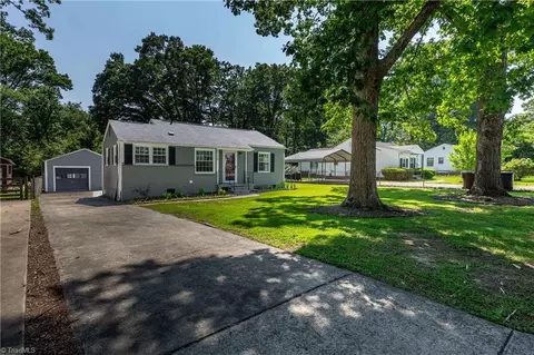2719 Stratford Dr, Greensboro, NC 27408