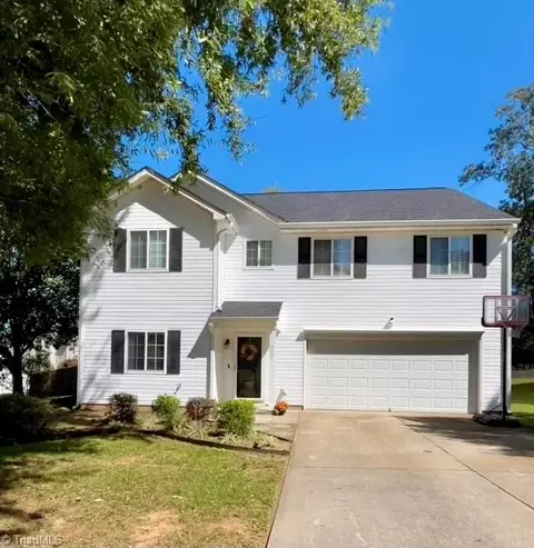 907 Townsend Farm Dr, Browns Summit, NC 27214