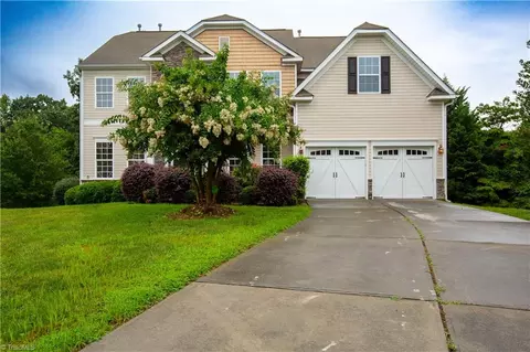 3510 Meadow Glen Ct, Clemmons, NC 27012