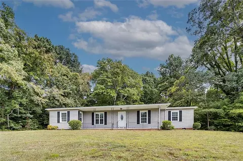 933 Salisbury St E, Asheboro, NC 27203