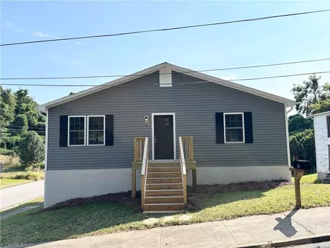 16 Aaron St, Martinsville, VA 24112