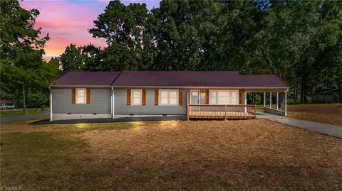 204 First Cir, Lexington, NC 27292