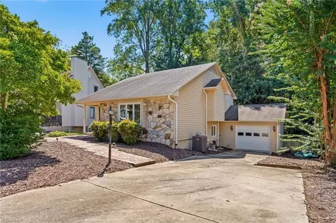 120 Carrisbrooke Ln, Winston Salem, NC 27104