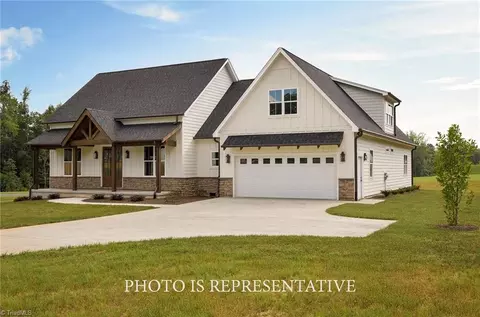 4223 Gracewood Farm Dr, Winston Salem, NC 27101