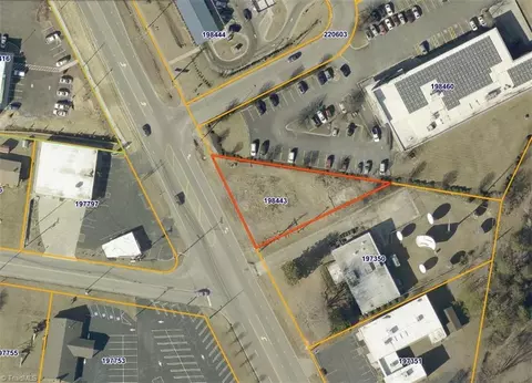 3300 N Main St, High Point, NC 27265