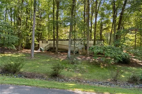 1055 Oak View Dr, Tobaccoville, NC 27050