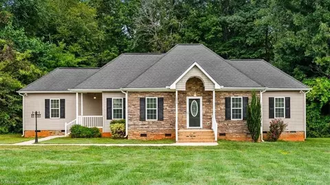 1480 Min Lee Dr, Asheboro, NC 27205