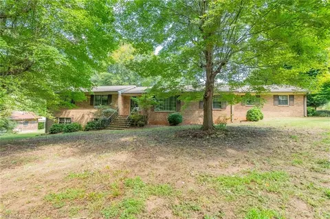 233 Helmstetler Rd, Lexington, NC 27295