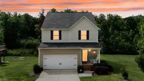 1377 Robins Nest Dr, Asheboro, NC 27203