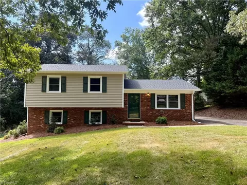 408 Logan Ct, King, NC 27021