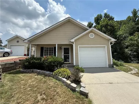 2506 Stratford Crossing Dr, Winston Salem, NC 27103
