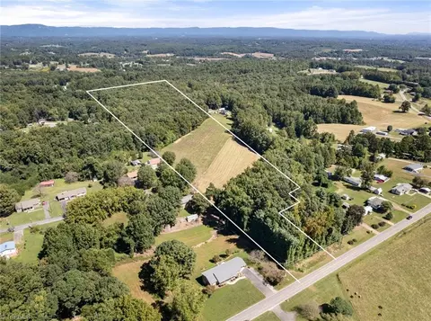 000 Red Brush Rd, Mount Airy, NC 27030