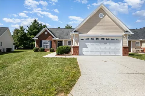 306 Locksley Ct, Thomasville, NC 27360