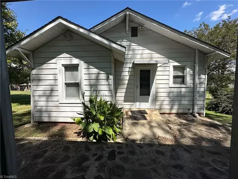 2718 Sedgewick St, Winston Salem, NC 27127