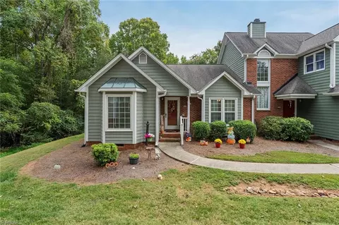 2836 Shadowbrook Ln, Winston Salem, NC 27103