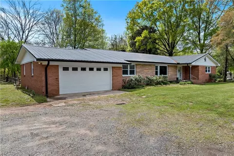 844 Rainbow Rd, Advance, NC 27006