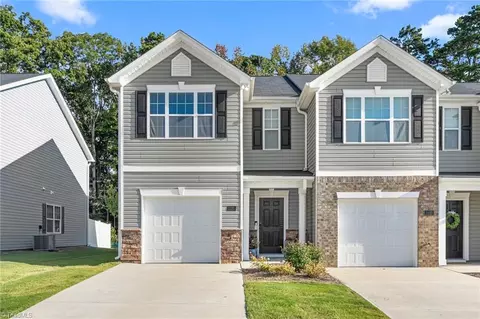 1121 Evelynnview Ln, Kernersville, NC 27284