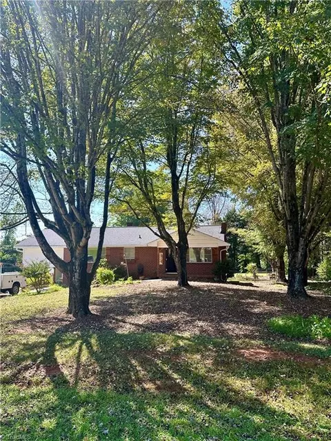 5780 Marty Ln, Clemmons, NC 27012