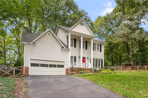2204 Pellam Forest Ct, Pfafftown, NC 27040