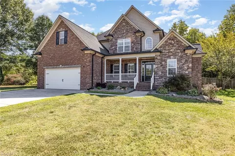 103 Plumstead Ln, Clemmons, NC 27012 photo 2