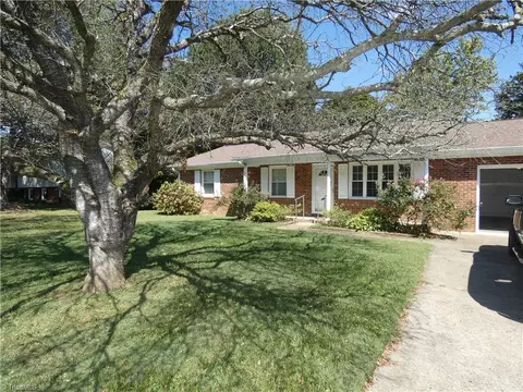 108 Hinshaw Ave, Yadkinville, NC 27055